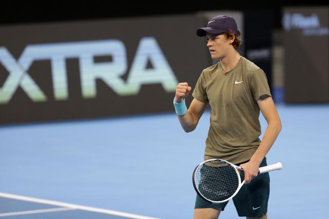 梦幻联动！T1四人组造访拜仁主场，领取印有自己名字的拜仁队服