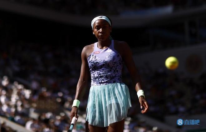 阿贾克斯客场4-2逆转卡拉巴克，收获本赛季欧冠首胜