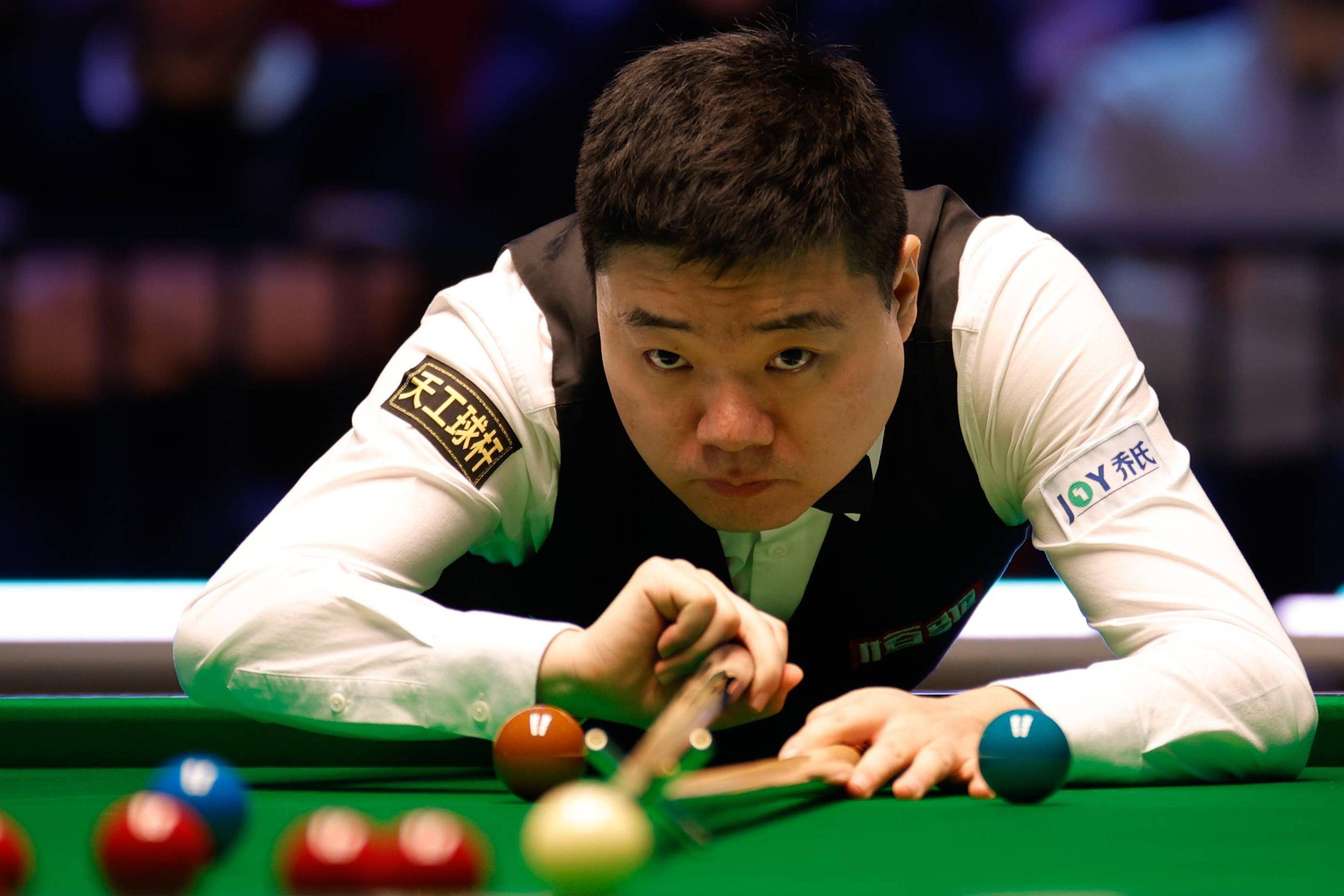 桑切斯：凯塞多被推到了空当里，所以埃泽那个球100%是犯规